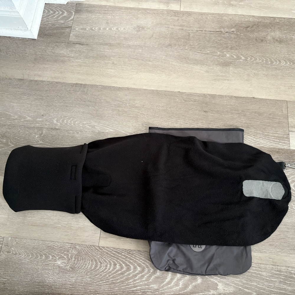 Trtl Travel Neck Pillow Wrap on Black with Carrying Bag - Picture 2 of 6